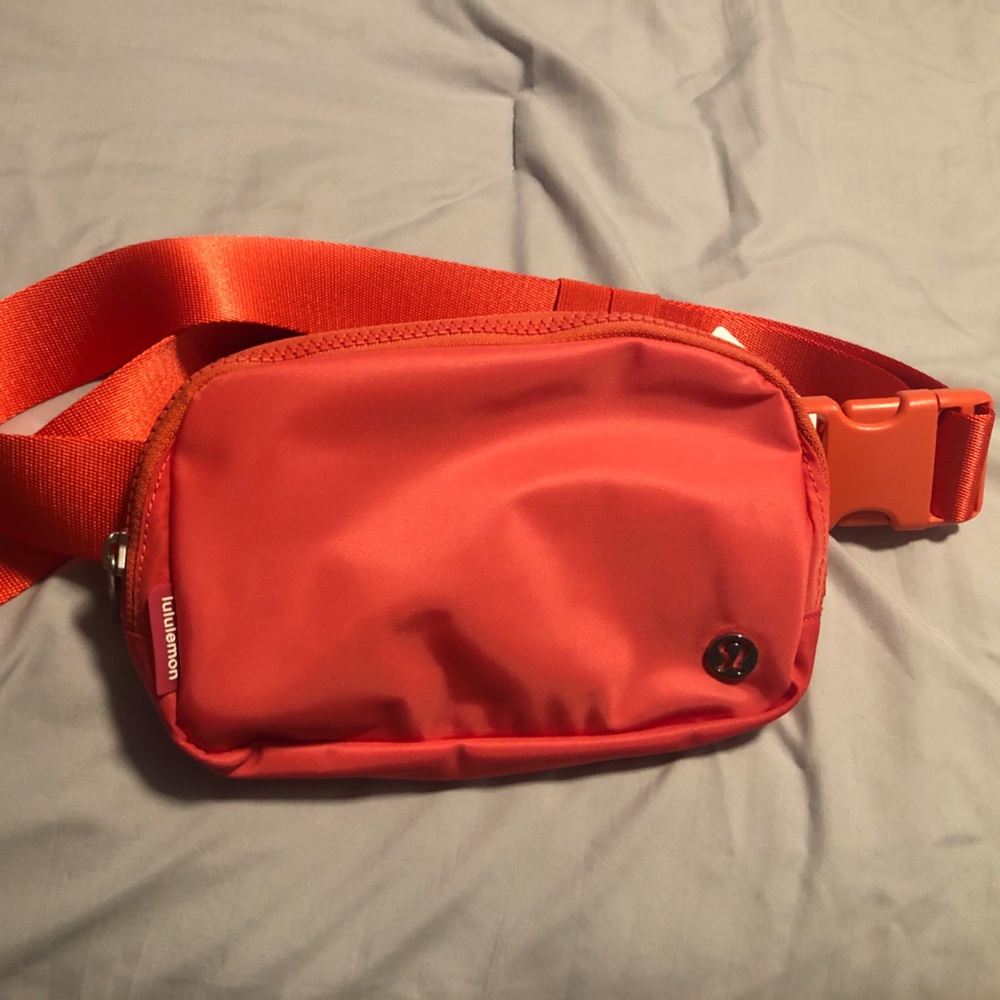 Lululemon belt bag *NEW*